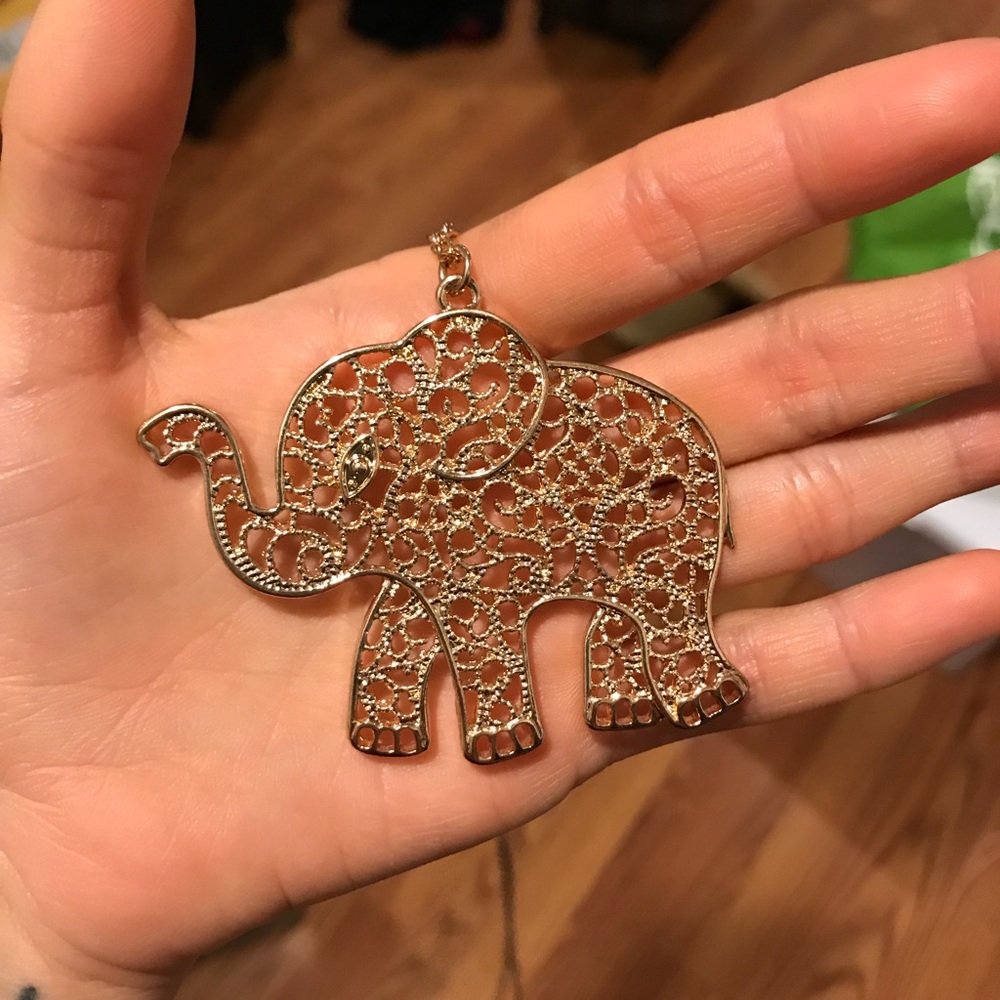 Forever 21 elephant necklace